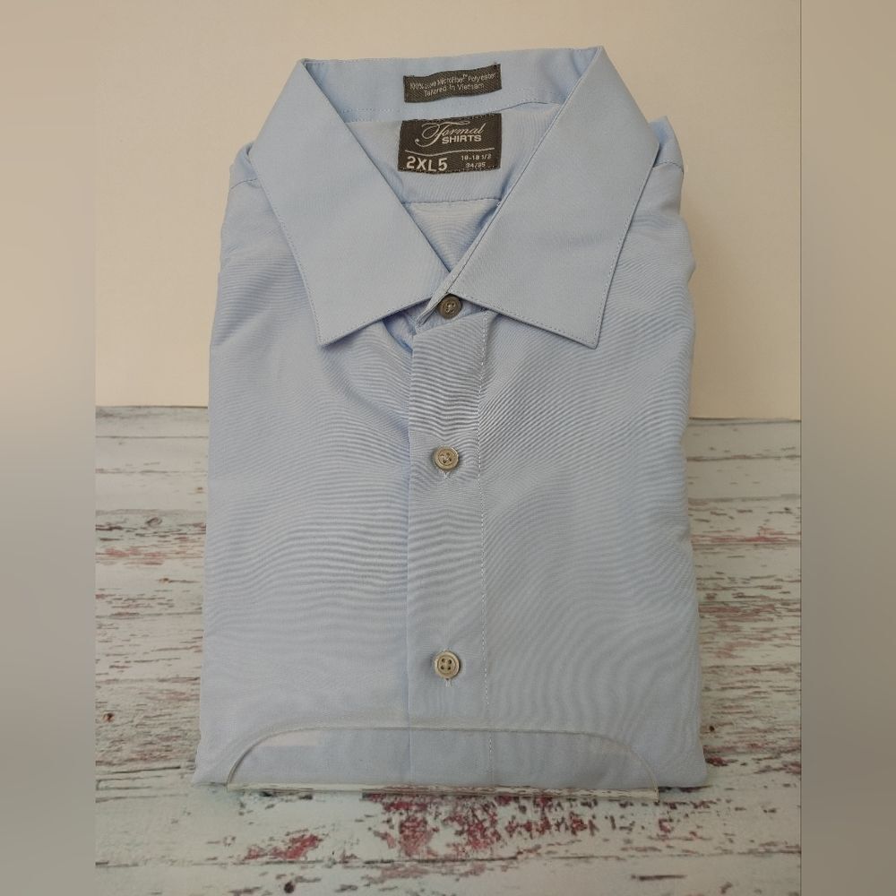 MEN'S REGULAR FIT LUXE MICROFIBER SPREAD COLLAR DRESS SHIRT.